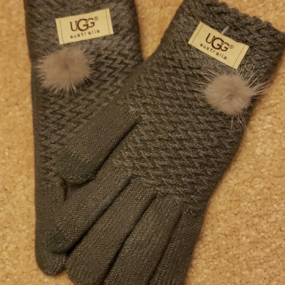 UGG Accessories - UGG GLOVES NEW